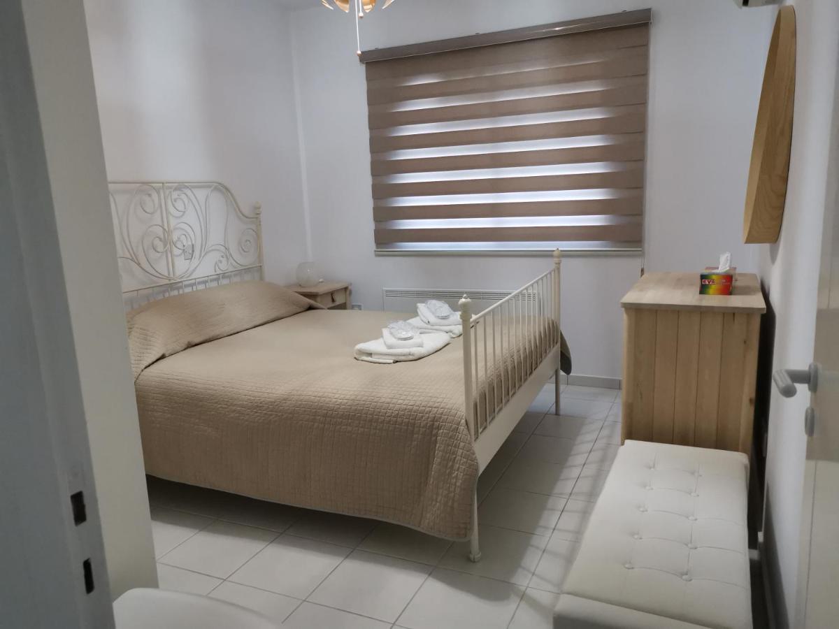 Iris Village, Near Kings Avenue Mall - By Imh Travel & Tours Paphos ภายนอก รูปภาพ