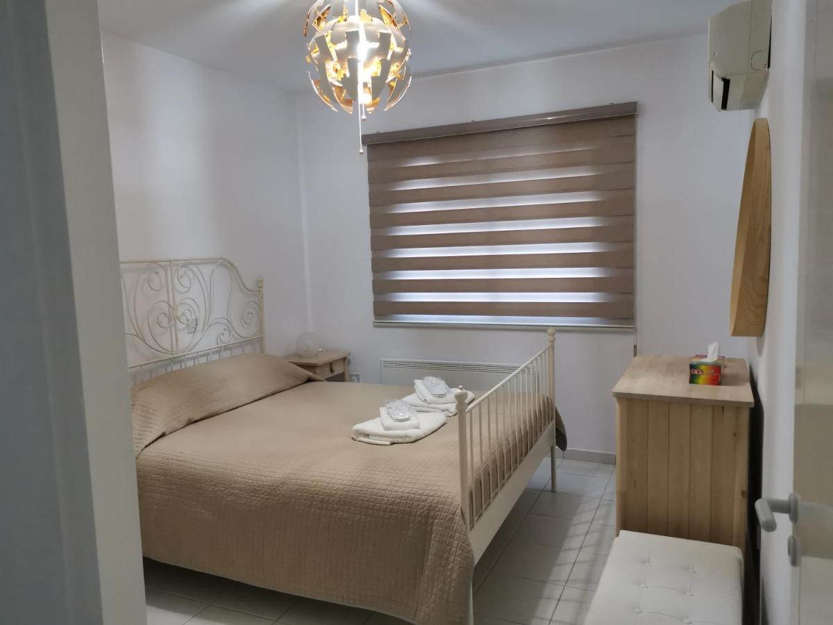 Iris Village, Near Kings Avenue Mall - By Imh Travel & Tours Paphos ภายนอก รูปภาพ