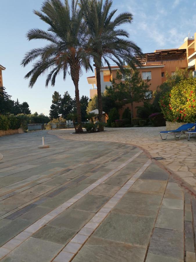 Iris Village, Near Kings Avenue Mall - By Imh Travel & Tours Paphos ภายนอก รูปภาพ