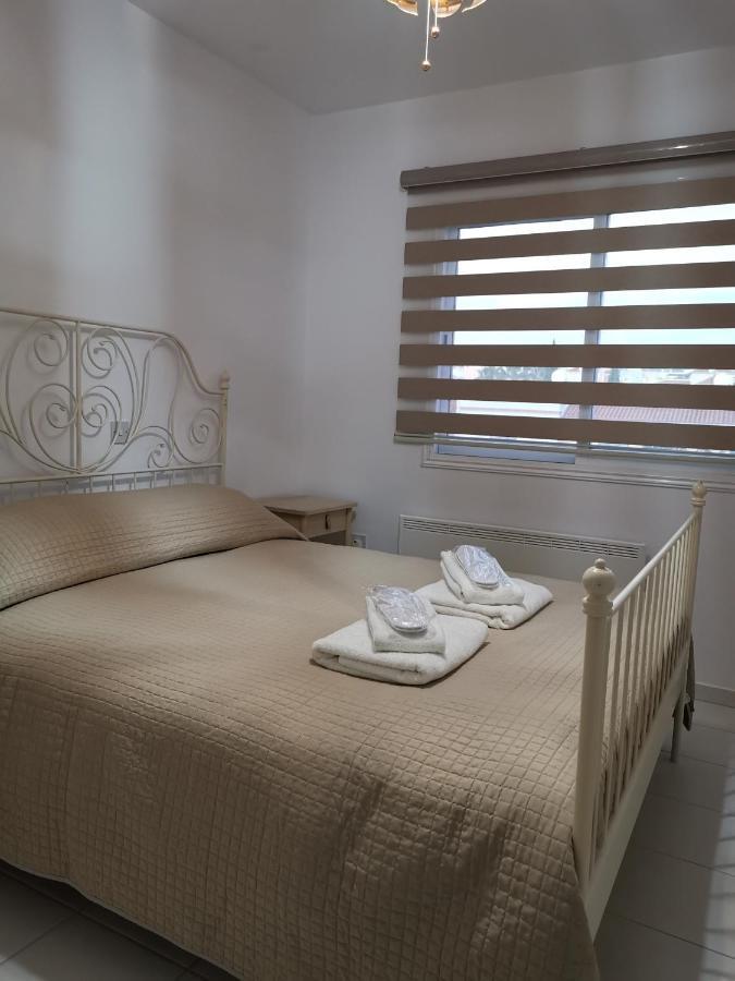 Iris Village, Near Kings Avenue Mall - By Imh Travel & Tours Paphos ภายนอก รูปภาพ