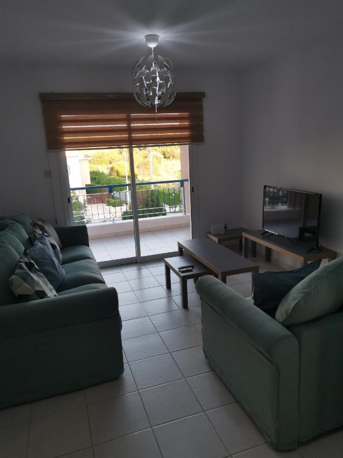 Iris Village, Near Kings Avenue Mall - By Imh Travel & Tours Paphos ภายนอก รูปภาพ