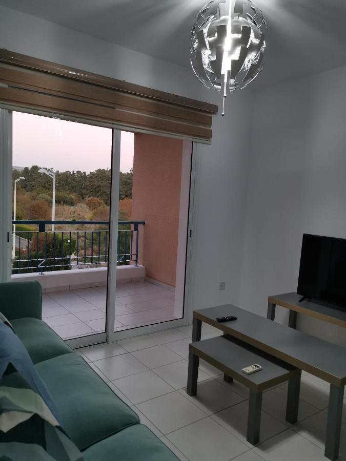 Iris Village, Near Kings Avenue Mall - By Imh Travel & Tours Paphos ภายนอก รูปภาพ